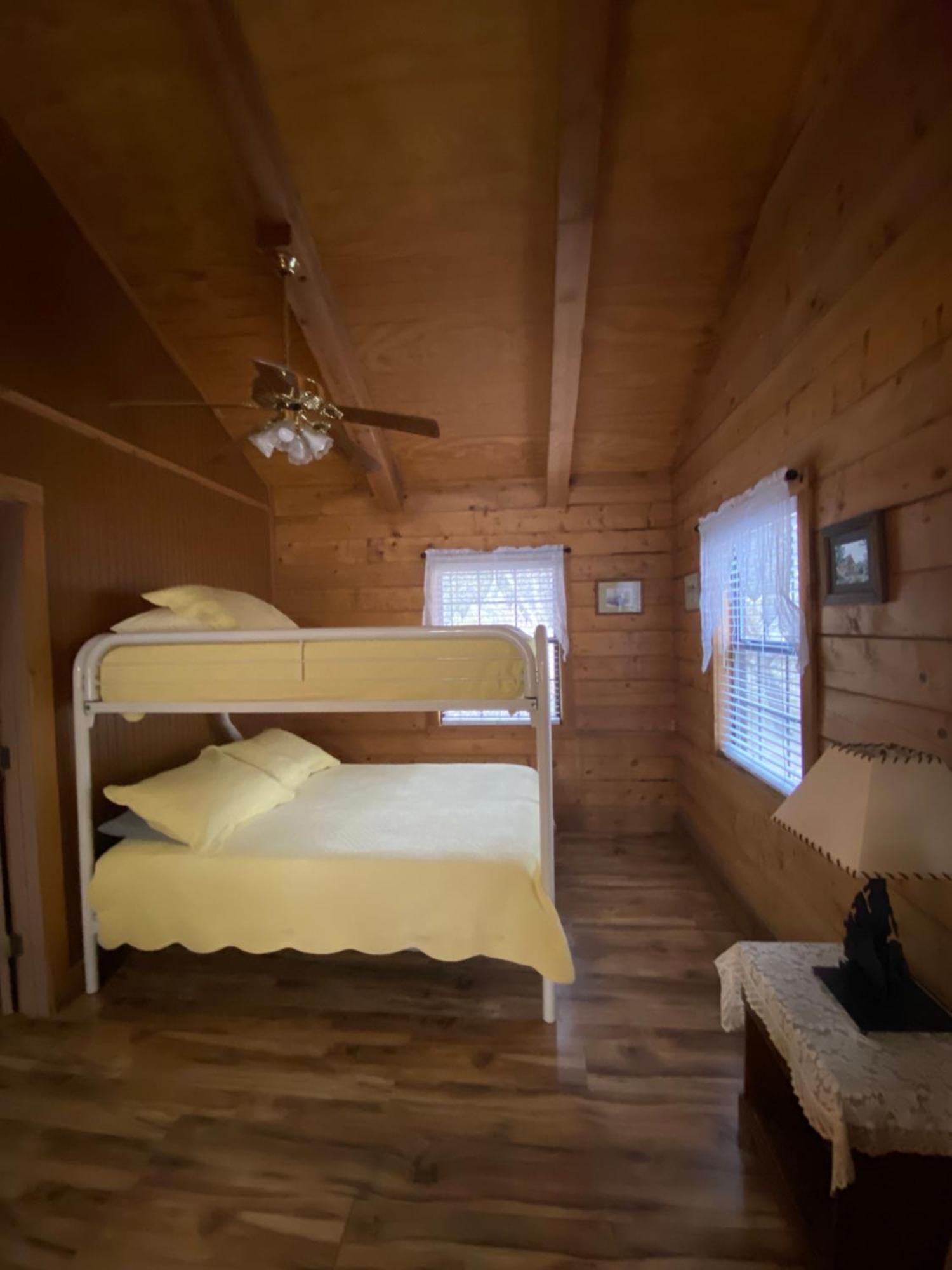 A Peace Of Heaven Cabins And Rv Vanderpool 외부 사진
