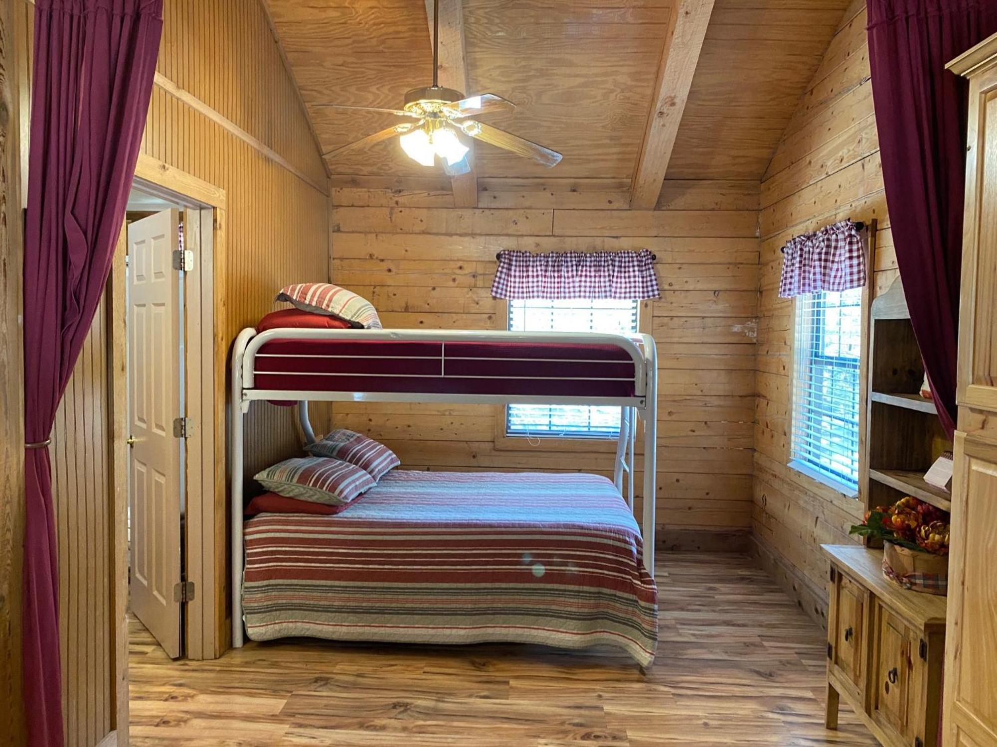 A Peace Of Heaven Cabins And Rv Vanderpool 외부 사진