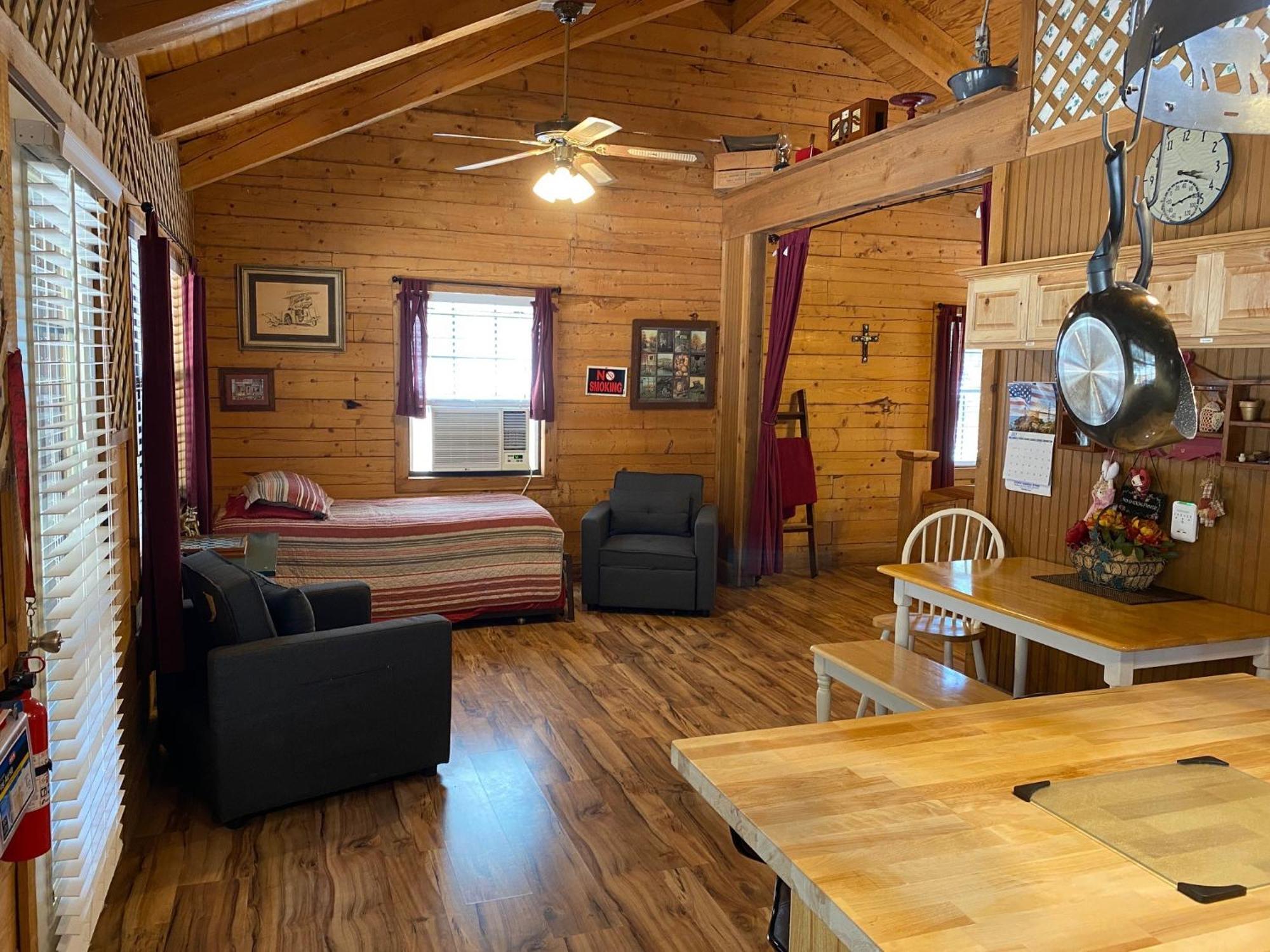 A Peace Of Heaven Cabins And Rv Vanderpool 외부 사진