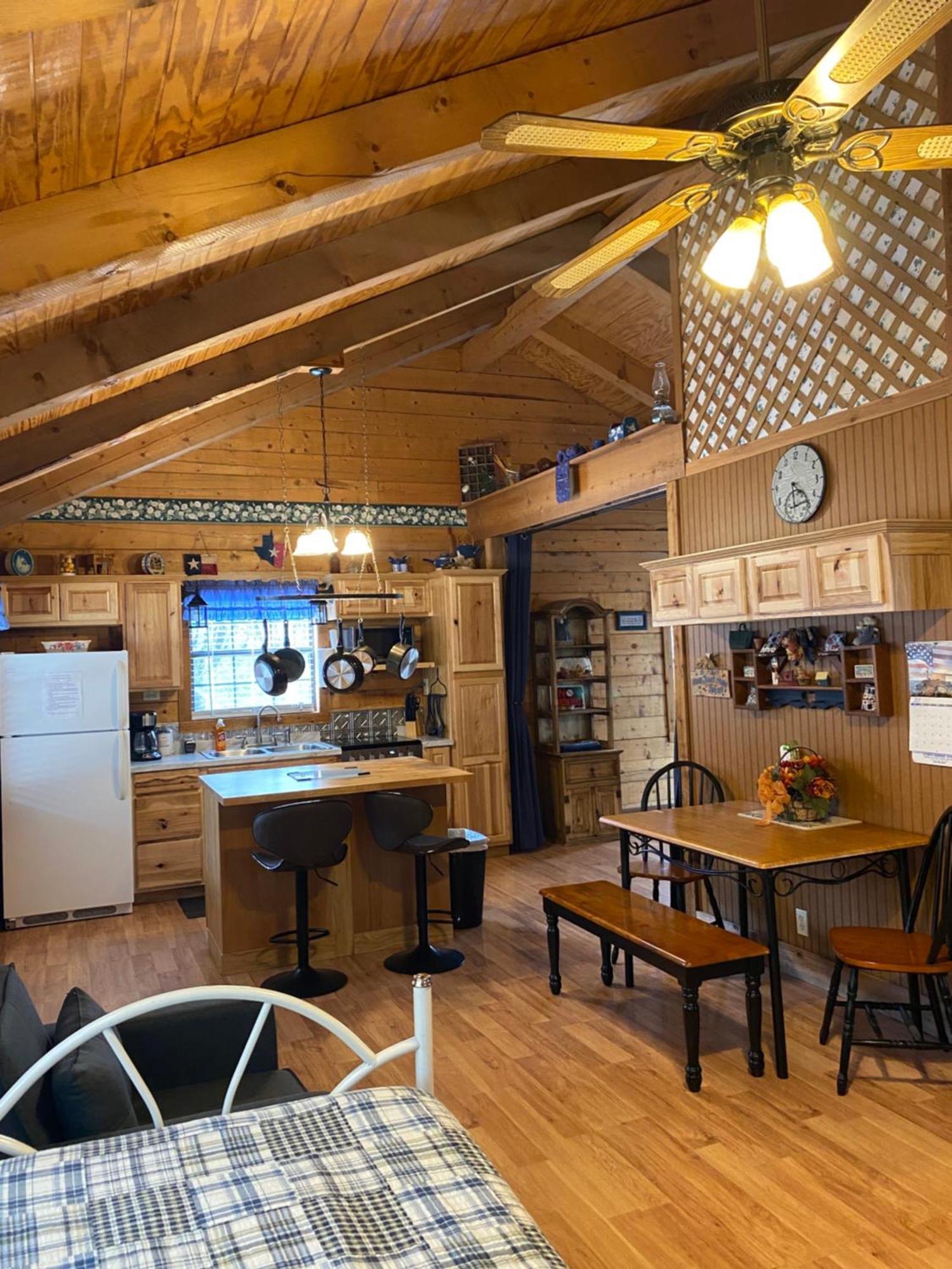A Peace Of Heaven Cabins And Rv Vanderpool 외부 사진